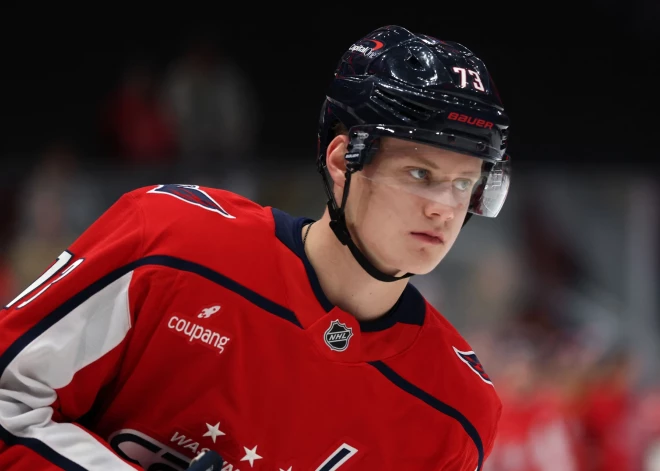 Vašingtonas "Capitals" aizsūta Ēriku Mateiko uz fārmklubu, pirms tam Stenlija kausa īpašniece "Panthers" to izdarīja ar Sandi Vilmani