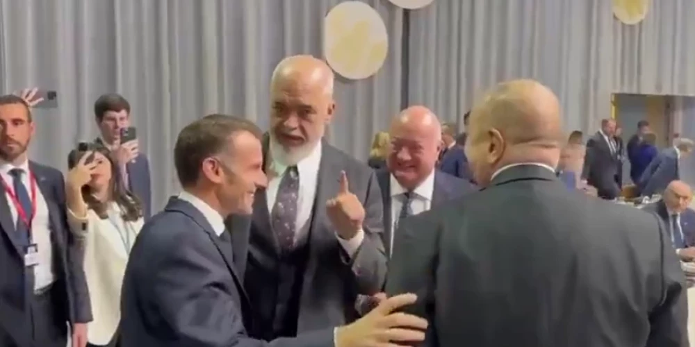 Albānijas premjerministrs Edi Rama, Francijas prezidents Emanuels Makrons un Azerbaidžānas prezidents Ilhams Alijevs apspriež "kara" izbeigšanu (ekrānuzņēmums no video)
