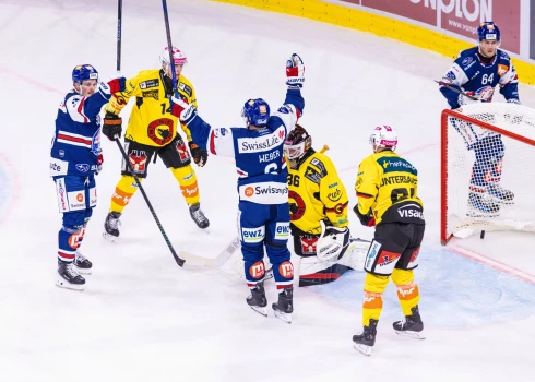 Rūdolfs Balcers (pa kreisi) gūst kārtējos vārtus (foto: Scanpix / IMAGO / dieBildmanufaktur)
