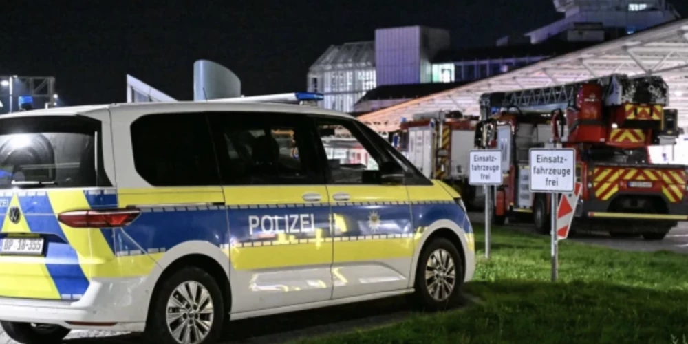 Minhenes lidostā atcelti reisi dronu dēļ.