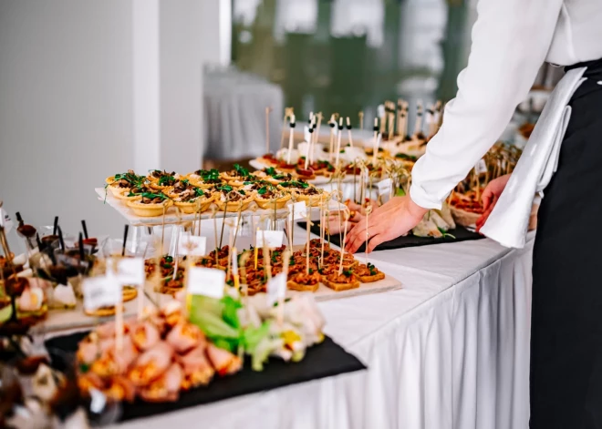 За чей счет банкет? Столичная администрация устроит себе кофе-паузы и обеды на 140 тысяч