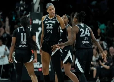 Kitija Laksa nespēlē Fīniksas "Mercury" zaudējumā WNBA finālsērijas ievadā