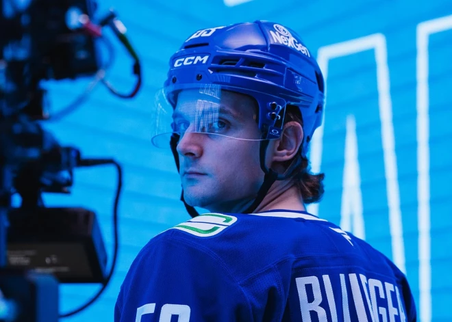 Bļugers palīdz "Canucks" uzvarēt NHL pārbaudes spēlē, Šilovs nespēlē "Penguins" rezultatīvā panākumā