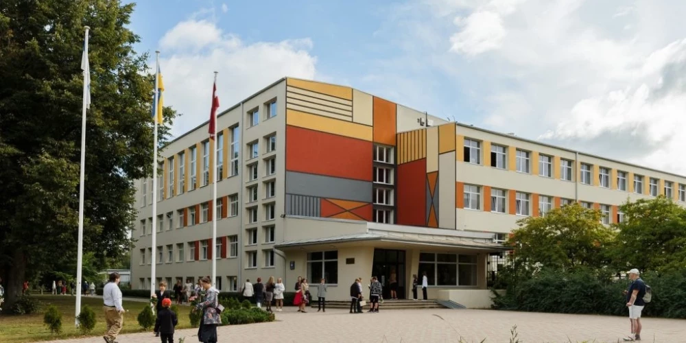 Rīgas Juglas vidusskola. FOTO: www.rjv.lv