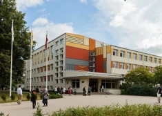 Konkursā meklē četru Rīgas skolu direktorus; Juglas vidusskolas direktoram lielāka alga
