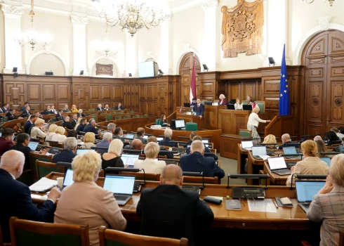 Deputāti apspriedīs līdz šim paveikto birokrātijas mazināšanā. 