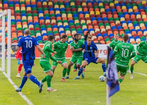 "Grobiņas" futbolisti Latvijas virslīgā izcīna svarīgu uzvaru. 