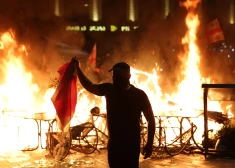 Gruzijas policija demonstrantus izklīdina ar asaru gāzi un ūdens lielgabaliem