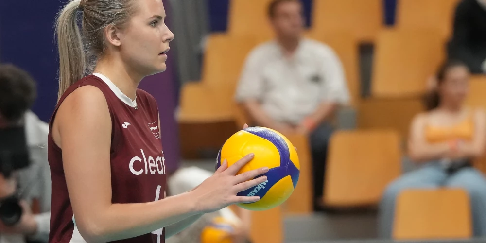 Latvijas sieviešu volejbola izlases spēlētāja Marta Kamēlija Levinska. 