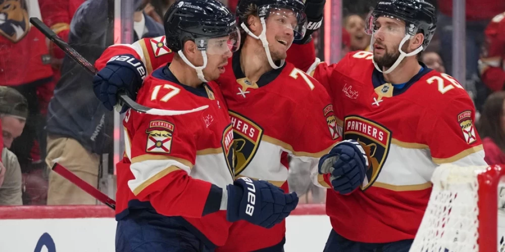 Balinskim divas rezultatīvas piespēles "Panthers" uzvarā NHL pārbaudes spēlē.