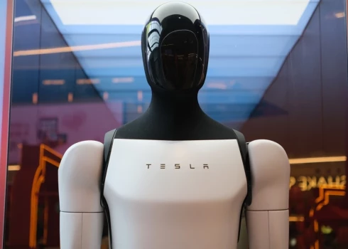 Этот робот быстро обучается.