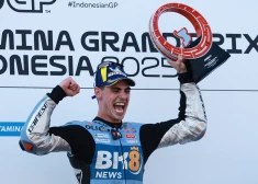 Aldegers pirmo reizi karjerā triumfē Indonēzijas “MotoGP”, Markam Markesam – lauzts plecs pēc sadursmes