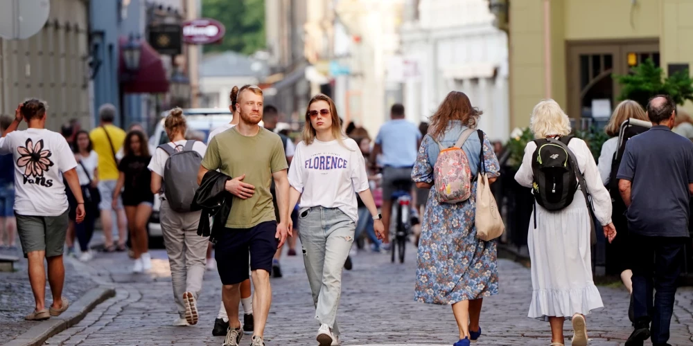 Latvijā iedzīvotāju vidējais vecums gada sākumā bija 43,5 gadi.