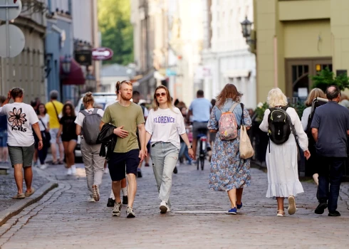 Latvijā iedzīvotāju vidējais vecums gada sākumā bija 43,5 gadi.