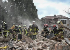 Krievu raķešu un dronu uzbrukumā nogalināti četri vienas ģimenes cilvēki Ukrainas rietumu Ļvivas apgabalā