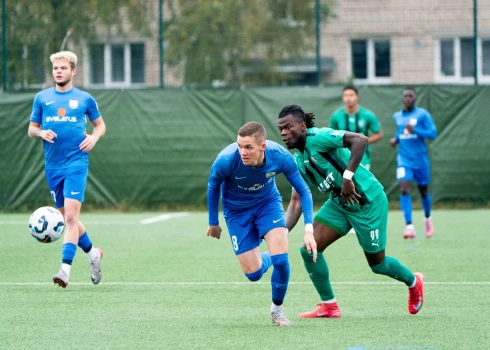 "Daugavpils" mērojas spēkiem ar "Audu" (foto: Margarita Vigule)