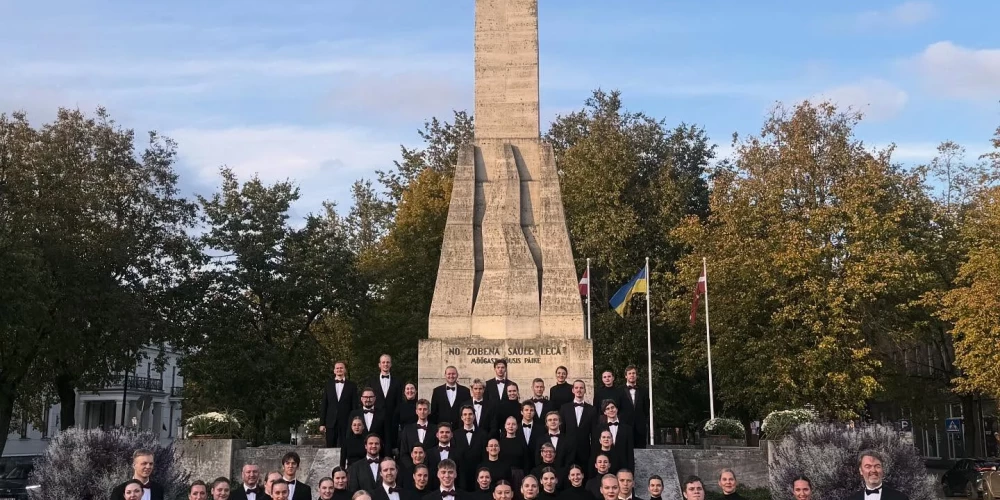 "Vivere" dalībnieki Cēsīs (foto: RTU jauktais koris Vivere / Facebook)