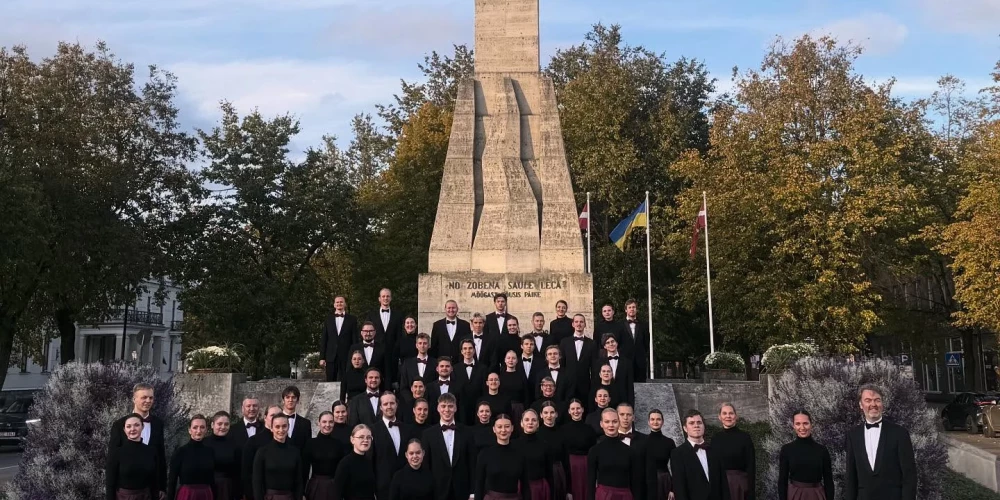 "Vivere" dalībnieki Cēsīs (foto: RTU jauktais koris Vivere / Facebook)