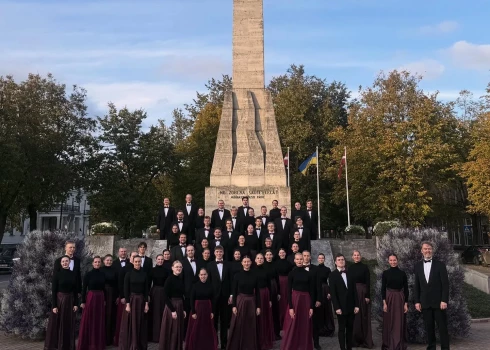 "Vivere" dalībnieki Cēsīs (foto: RTU jauktais koris Vivere / Facebook)