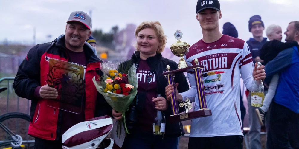 Edvards Bidzāns uzvar "Coupe Open" klasē Nākotnes cerību kausā motokrosā (publicitātes foto)