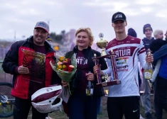 Edvards Bidzāns uzvar "Coupe Open" klasē, Latvijas jaunie motosportisti izcīna piekto vietu Nākotnes cerību kausā. FOTO