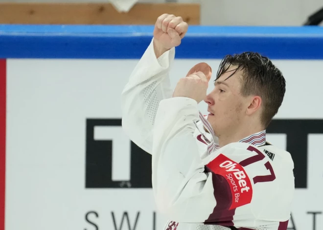 Kristaps Zīle rezultatīvi piespēlē, viņa "Bili Tygri" zaudē Oskara Batņas "Mountfield" Čehijas ekstralīgā