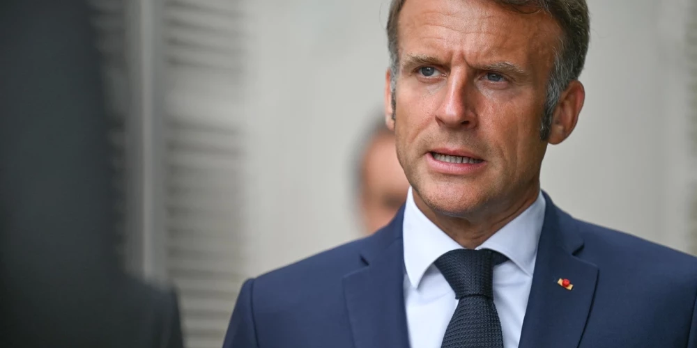 Francijas prezidents Emanuels Makrons svētdien nosaucis jaunās valdības sastāvu, kuras veidošanu pirms nepilna mēneša Elizejas pils saimnieks uzticēja Sebastjēnam Lekornī.