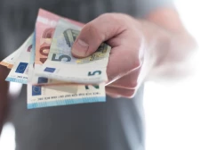 3,4 млн евро - украинцам: как распределили соцпособия в Риге