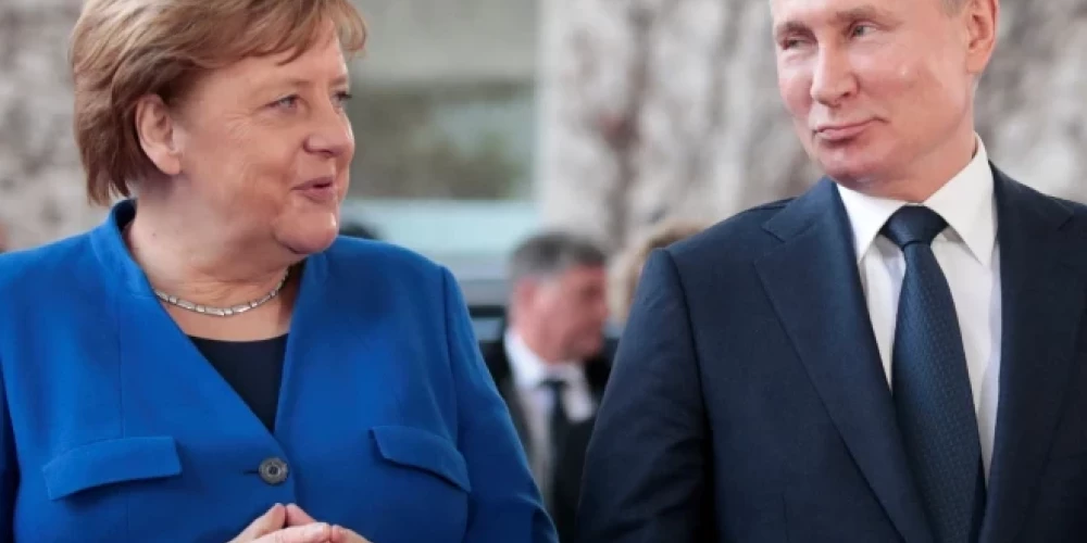 Bijusī Vācijas kanclere Angela Merkele norāda, ka Vladimira Putina agresija sākās pēc tam, kad viņa pārstāja pildīt amata pienākumus.