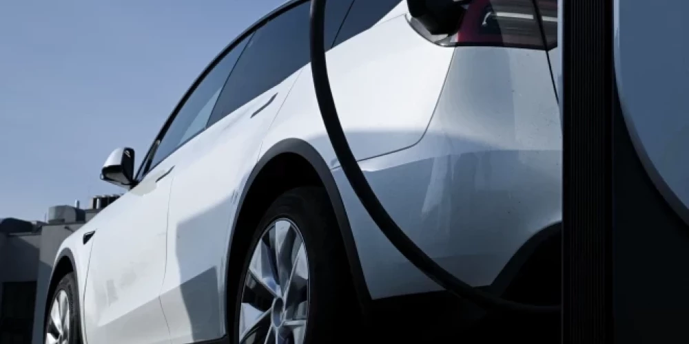 "Latvenergo" Baltijas elektrotransporta uzlādes direktors Ansis Valdovskis norāda, ka šajā līgumā plānots attīstīt ātrās uzlādes tīklu ne tikai Latvijā un Igaunijā, bet arī Lietuvā.