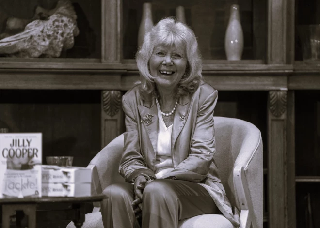 Mūžībā devusies populārā angļu rakstniece Džillija Kūpere