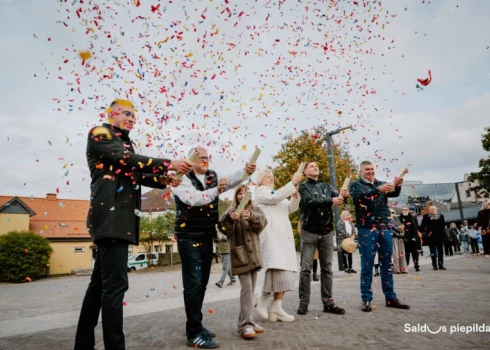 Degradēta teritorija pārtop modernā atelpas vietā.