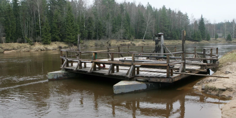 Паром в Лигатне.