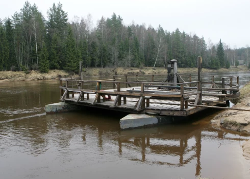 Паром в Лигатне.