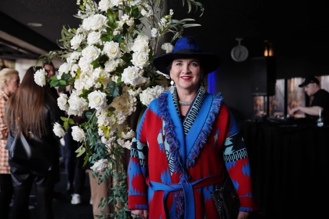 Sipeniecei-Gavarei ir multimākslinieka Kašera radītās galvassegas, kas laika gaitā viņai kļuvušas par ļoti mīļām