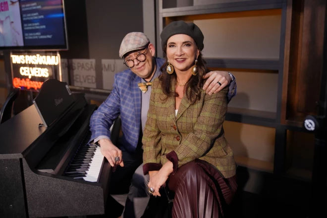 Baibai romantiska berete, bet skatuves kolēģim Normundam Jakušonokam galvā naģene