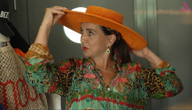 Baibas kolekcijā ir četras cepures, ko ar rokām pinusi latviešu modes dizainere Ingrida Vigovska.