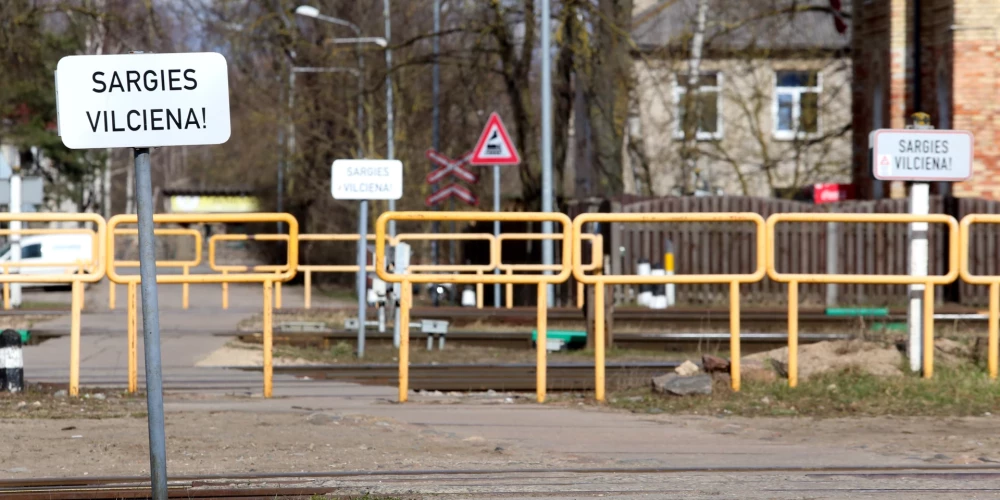 Pēc traģiskā negadījuma uz dzelzceļa Imantā Rīgas dome varētu rosināt izmaiņas pārbrauktuves barjeras darbā. 