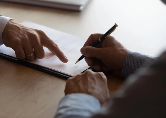 Юридическая помощь без оплаты: кому и где она доступна в Латвии