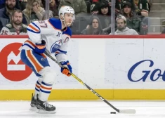 Edmontonas "Oilers" pagarina līgumu ar savu līderi Makdeividu, "Bruins" iemūžinās bijušā kapteiņa numuru