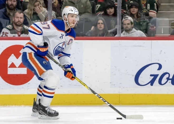 Edmontonas "Oilers" pagarina līgumu ar savu līderi Makdeividu, "Bruins" iemūžinās bijušā kapteiņa numuru