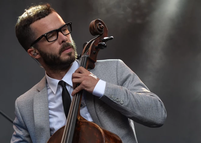 Grupas "Melo-M" čellists Jānis Pauls izrādās maestro Raimonda Paula radinieks