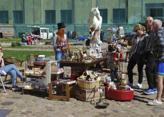 Последний шанс найти винтаж: блошиный рынок завершает сезон в Даугавпилсе