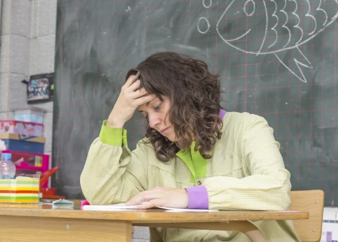 Половина — 53% — молодых учителей в Латвии могут покинуть профессию в течение ближайших пяти лет.