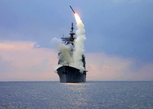 "Tomahawk" raķetes palaišana no ASV karakuģa.