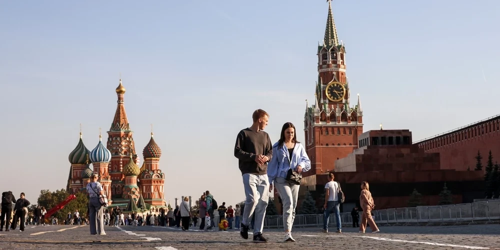 В настоящее время действуют три регулярных маршрута в Беларусь и шесть маршрутов в Россию.