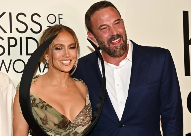 Бог троицу любит? Лопес и Аффлека снова выглядят счастливыми на красной дорожке спустя полгода после второго развода