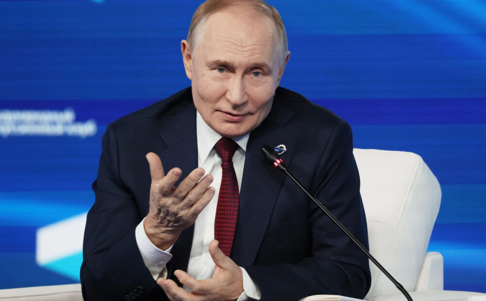 Aiz propogandas priekškara: "kaujinieciskā Eiropa" un "neuzbrūkošā Krievija"