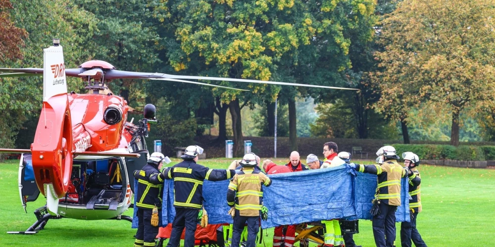 Sadurto Herdekes mēri Īrisu Štalceri nogādā glābšanas dienesta helikopterī