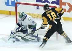 Artūrs Šilovs sargās Pitsburgas "Penguins" vārtus NHL pirmajā sezonas spēlē
